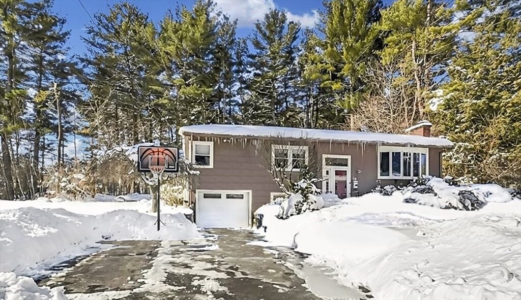 Property Photo:  10 Rolling Lane  MA 01701 