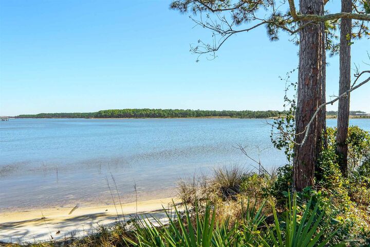 Property Photo: 2492 Redoubt Ave FL 32507