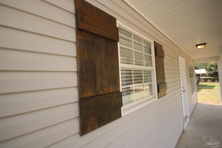 Property Photo: 5354 Windham Rd FL 32570