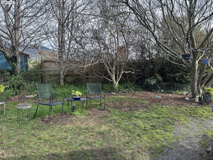 Property Photo:  265 S Hazel St  OR 97415 