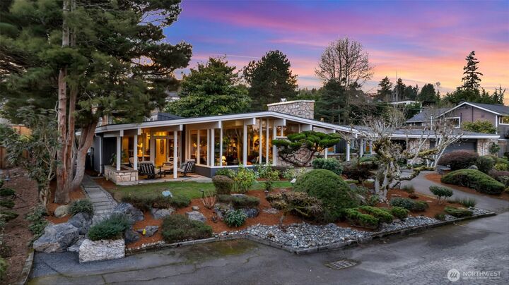 Property Photo:  6437  Hampton Road S  WA 98118 