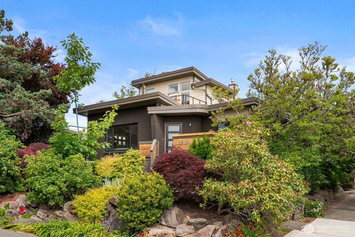 Property Photo: 3516 NE 43rd Street WA 98105