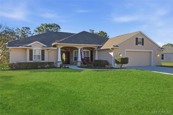 Property Photo: 6 Carnation Court FL 34446