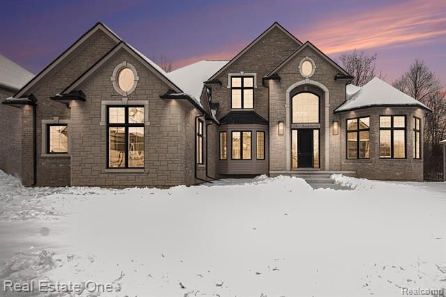 Property Photo:  2423 Buckthorn Drive  MI 48316 