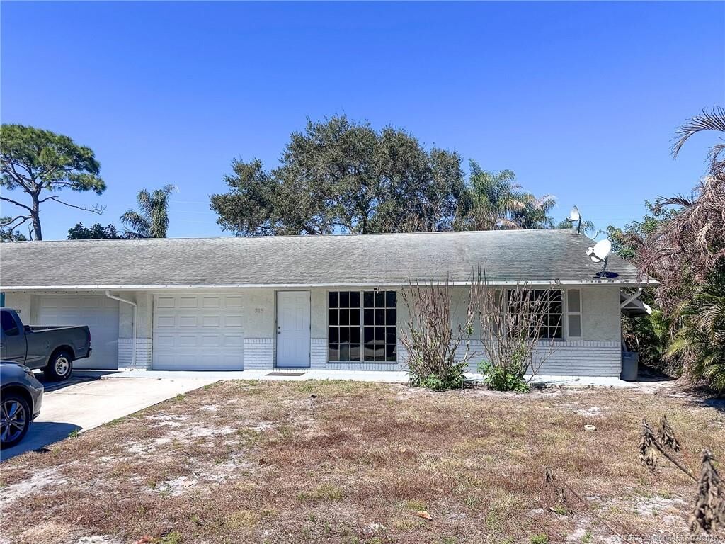 Property Photo: 315 SE Norfolk Boulevard FL 34997