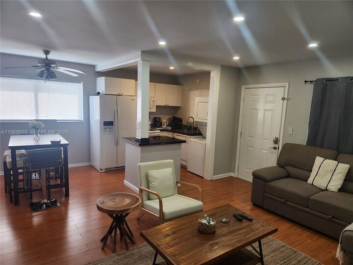 Property Photo:  3050 NE 5th Ter 10  FL 33334 