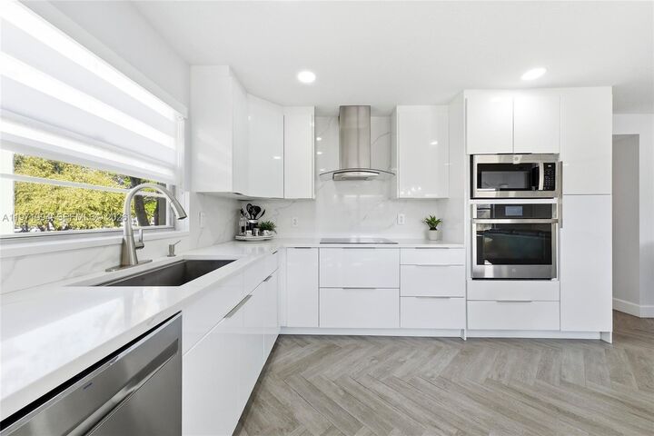 Property Photo: 1551 SW 135th Ter 201G FL 33027