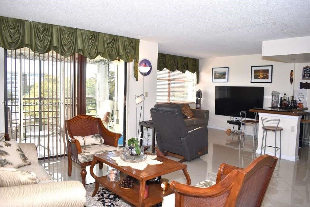Property Photo:  1300 Saint Charles Pl 617  FL 33026 