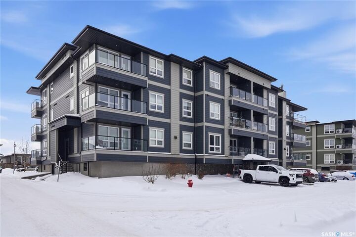 Property Photo:  104 Willis Crescent 2105  SK S7T 0Y2 
