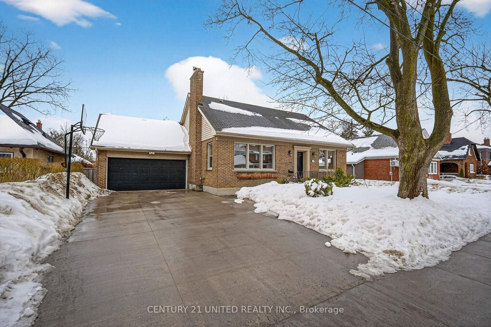 Property Photo: 499 Hunter Street W ON K9H 2M9