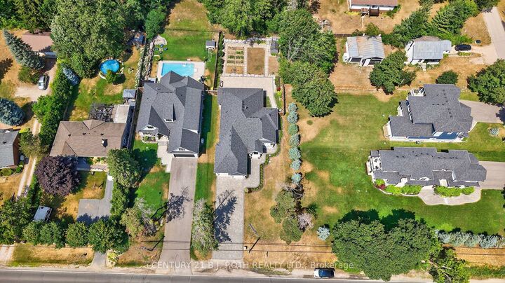 Property Photo: 300 Shanty Bay Road ON L4M 1E6