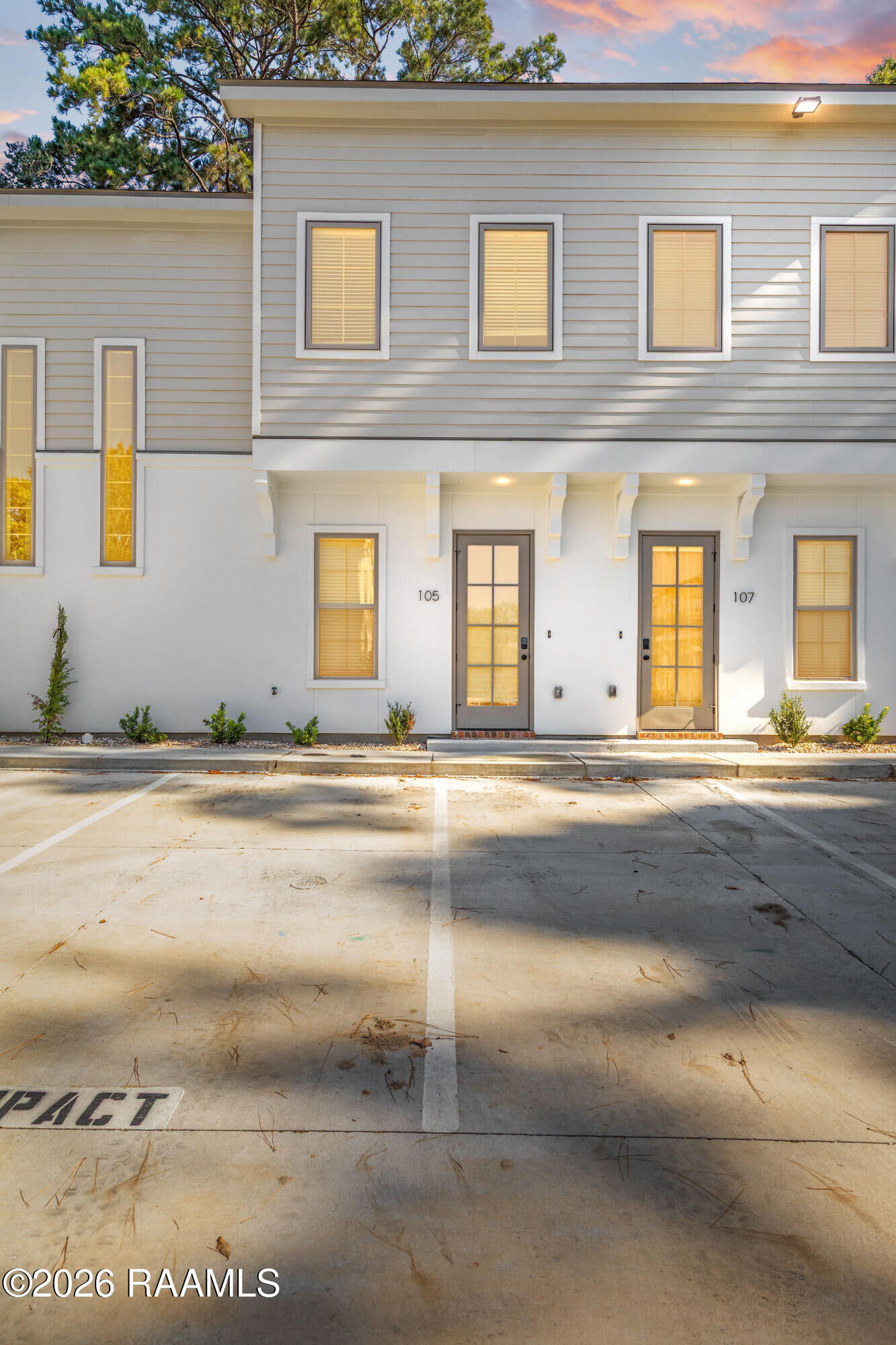 Property Photo:  105 Oaks Archway  LA 70508 