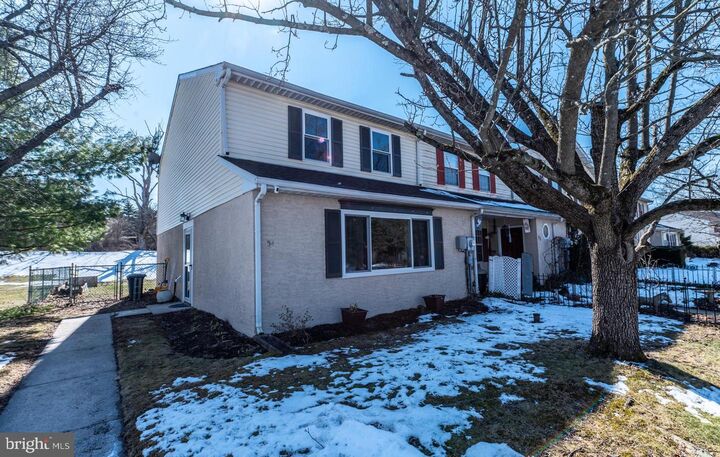 Property Photo:  54 Ivy Court  PA 18951 