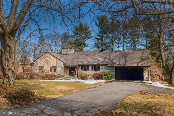 Property Photo:  1518 Country Club Drive  PA 17601 