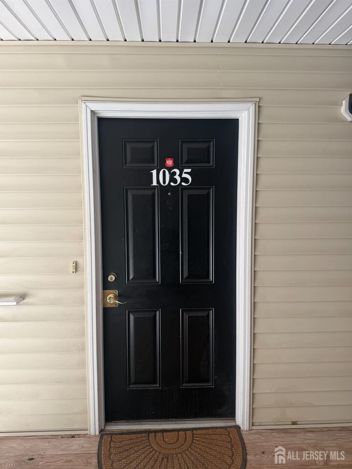 Property Photo:  1035 Dogwood Court 1035  NJ 08901 