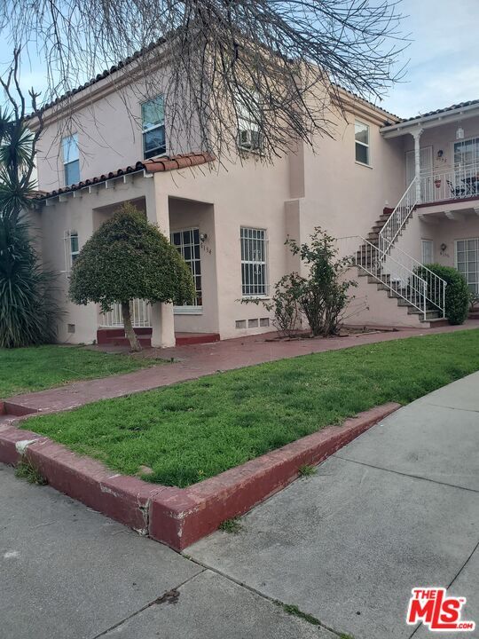 Property Photo:  6152 Orange St  CA 90048 