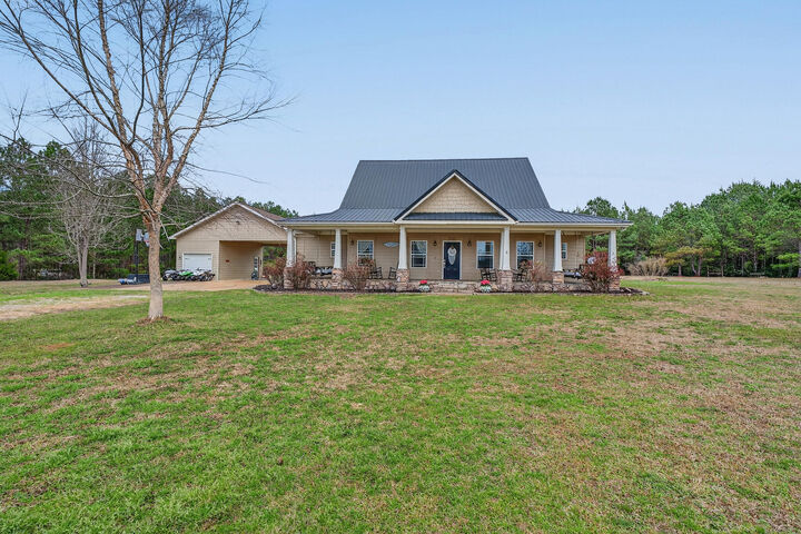 Property Photo:  7935 Peacock Road  FL 32531 