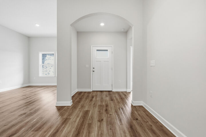 Property Photo: 6105 Mildred'S Way FL 32539