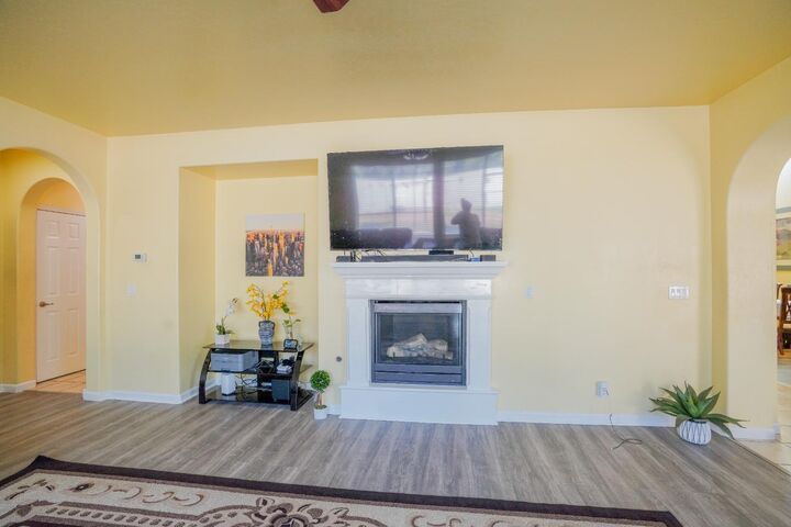Property Photo:  1976 N Belvedere Avenue  CA 93722 