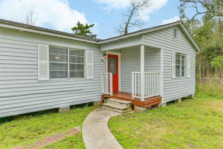 Property Photo:  821 Robertson Street  TX 77531 