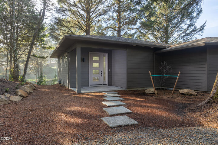 Property Photo:  105 W Bay Point Rd Road  OR 97388 