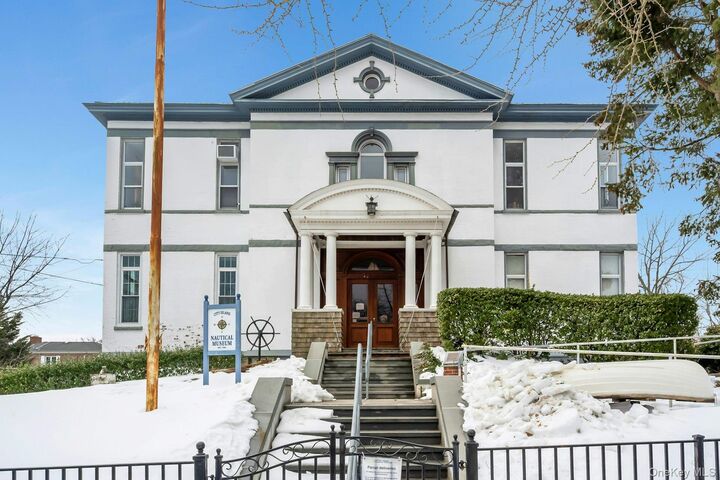 Property Photo:  190 Fordham Street 12  NY 10464 