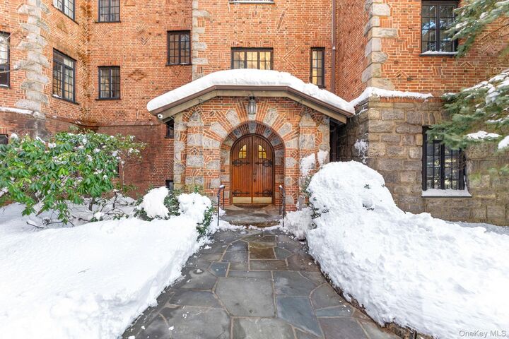 Property Photo:  45 Pondfield Road W 6E  NY 10708 