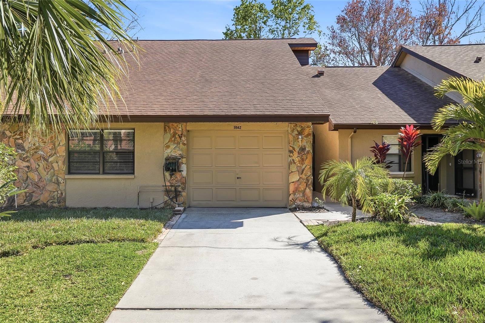 Property Photo:  9942 Lake Seminole Drive W  FL 33773 