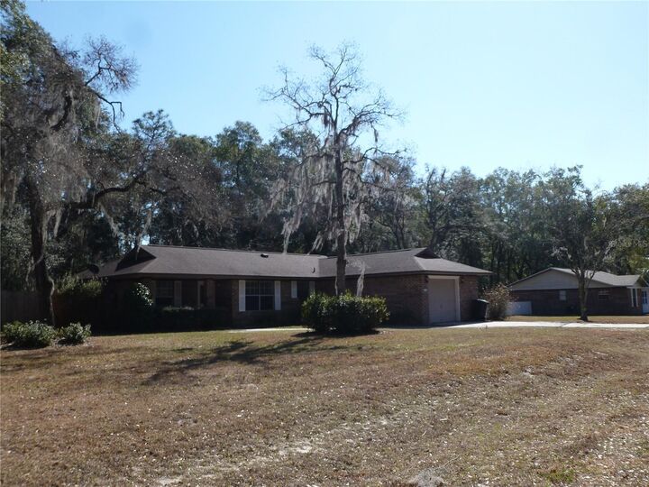 Property Photo: 5935 SE 230th Terrace FL 32640