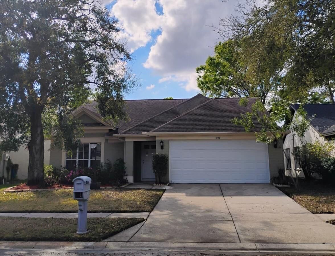 Property Photo:  1725 Elk Spring Drive  FL 33511 