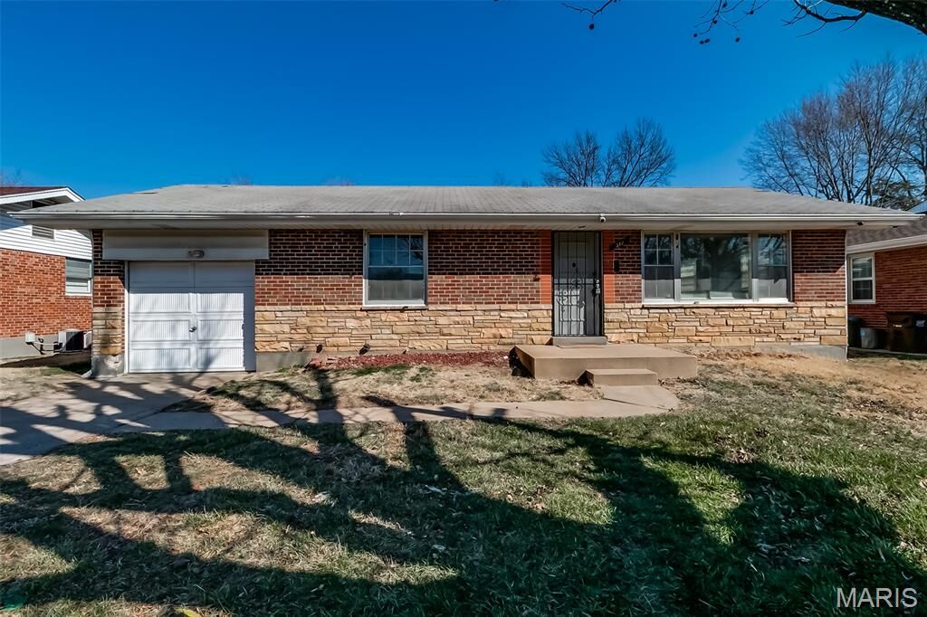 Property Photo:  312 Ward Drive  MO 63135 
