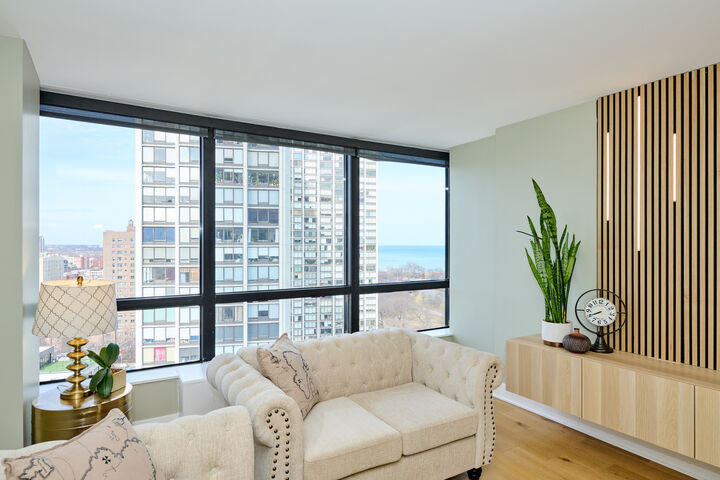 Property Photo:  5415 N Sheridan Road 1908  IL 60640 