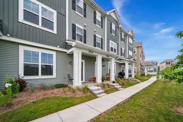 Property Photo: 1544 Syracuse Drive IL 60030