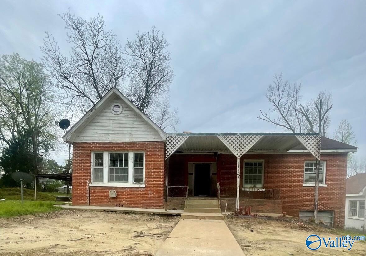 Property Photo:  515 Elm Avenue  AL 35903 