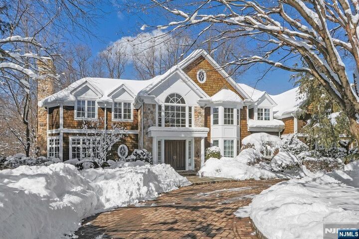 Property Photo:  19 Academy Lane  NJ 07627 