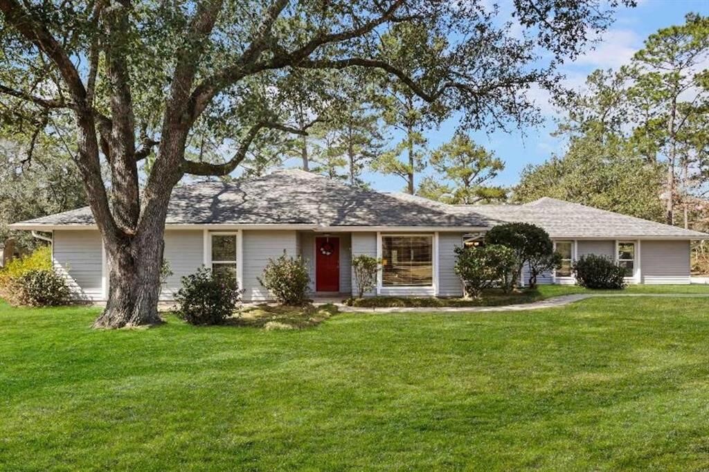 Property Photo:  316 Royal Drive  LA 70460 