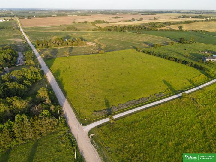 Property Photo: 2194 Foxcross Lane NE 68041