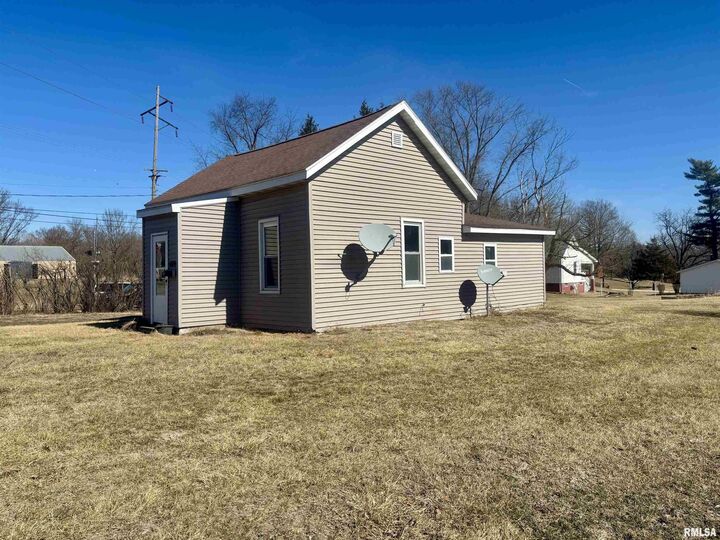 Property Photo:  609 S Illinois Street  IL 61542 