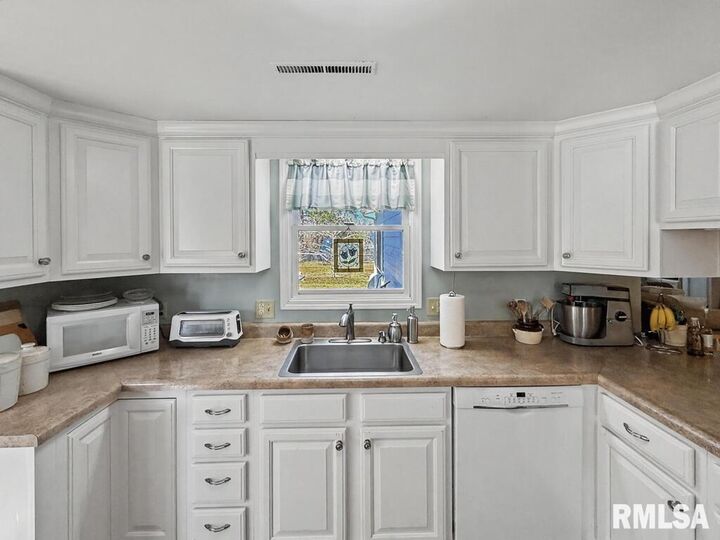 Property Photo:  2914 W Kent Drive  IL 62901 