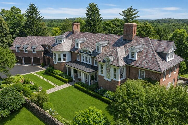 Property Photo:  29 Willard Cmn  MA 01742 