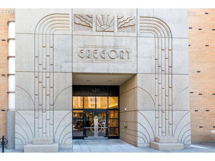 Property Photo:  420 NW 11th Ave 506  OR 97209 