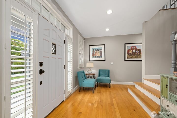 Property Photo:  10207 NE 60th Street  WA 98033 