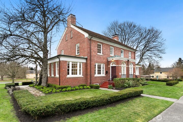 Property Photo: 4405 Montana Circle W WA 98199