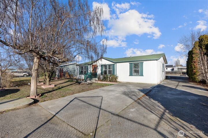 Property Photo:  643 S Kristina Road  WA 99344 