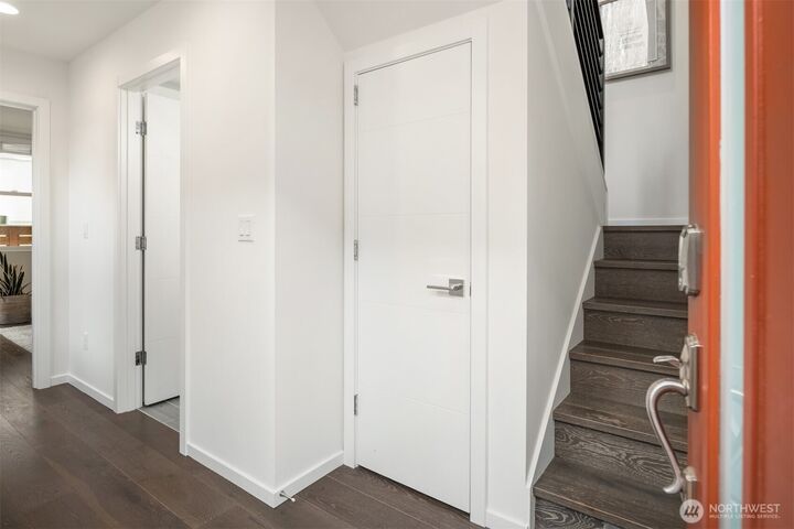 Property Photo: 6716 Mary Avenue NW C WA 98117