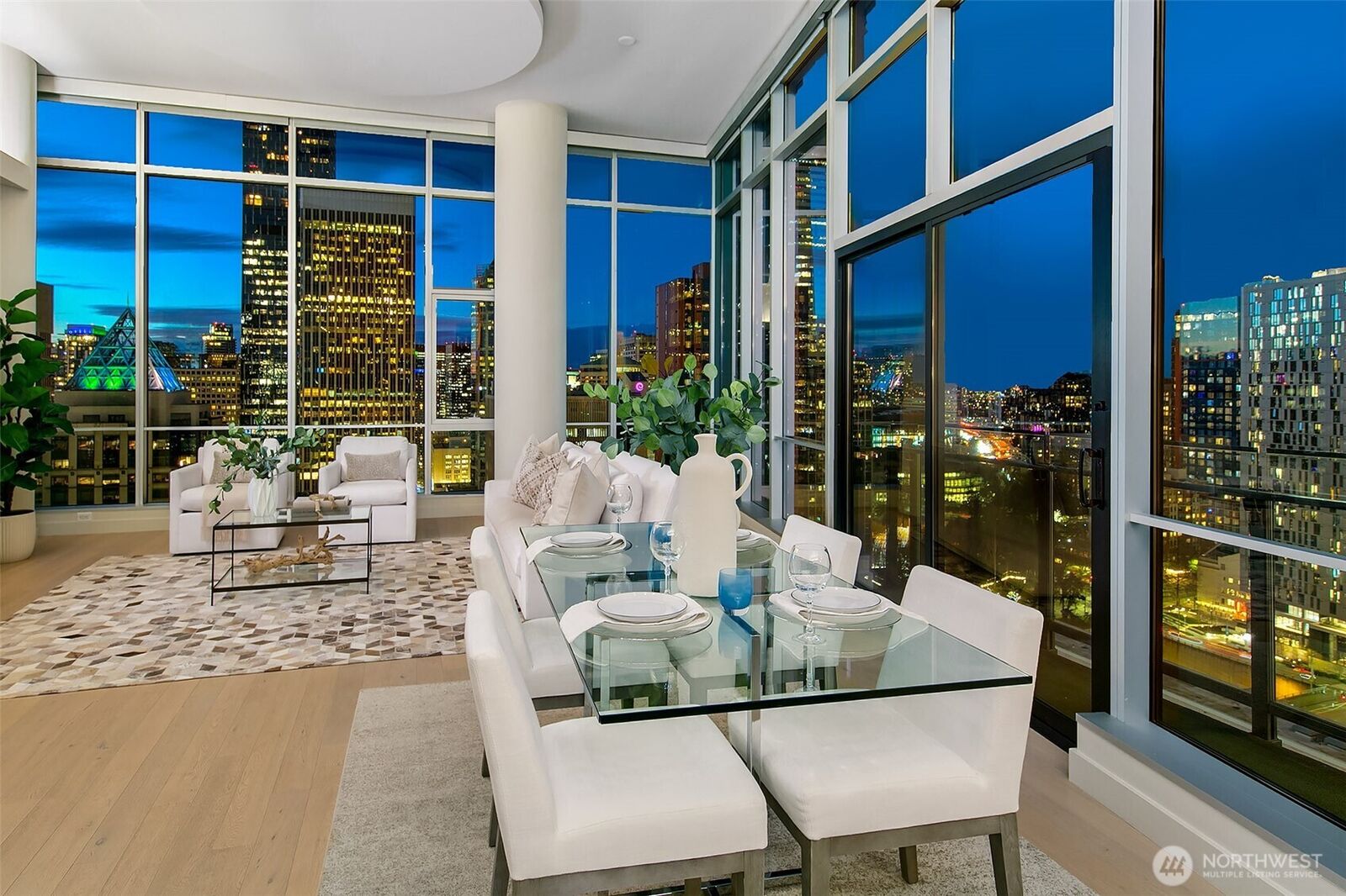 Property Photo: 909 5th Avenue Ph3 WA 98164