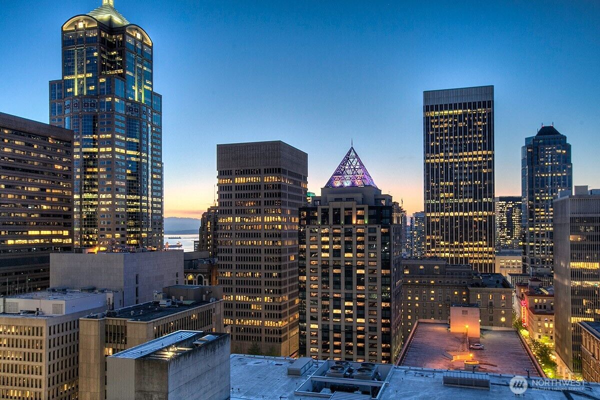 Property Photo:  909  5th Avenue Ph3  WA 98164 