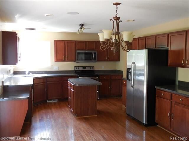 Property Photo: 49554 Glacier S MI 48168