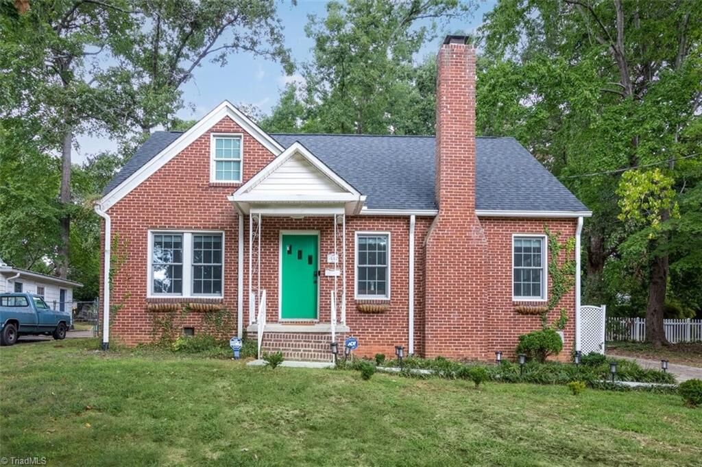 Property Photo:  511 Farriss Avenue  NC 27262 