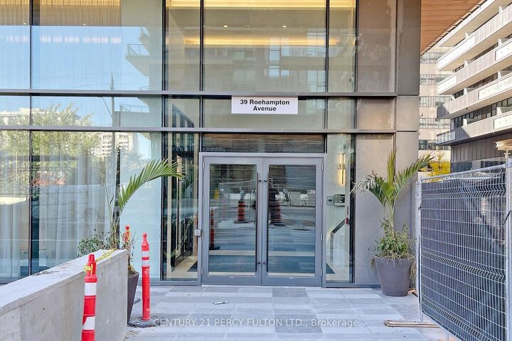 Property Photo: 39 Roehampton Avenue 2409 ON M4P 1P9